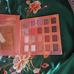 NWOT ICONIC Desk to Dance Eyeshadow Palette